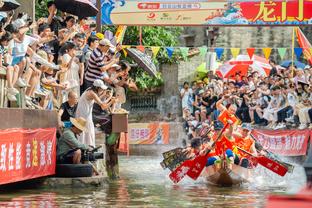 张琳芃赛前圆阵喊话：放下包袱 当成人生最后一场比赛去踢